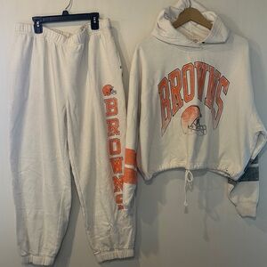 Women’s cream ‘47 brand jogger Sweatpants and crop hoodie sweatset.